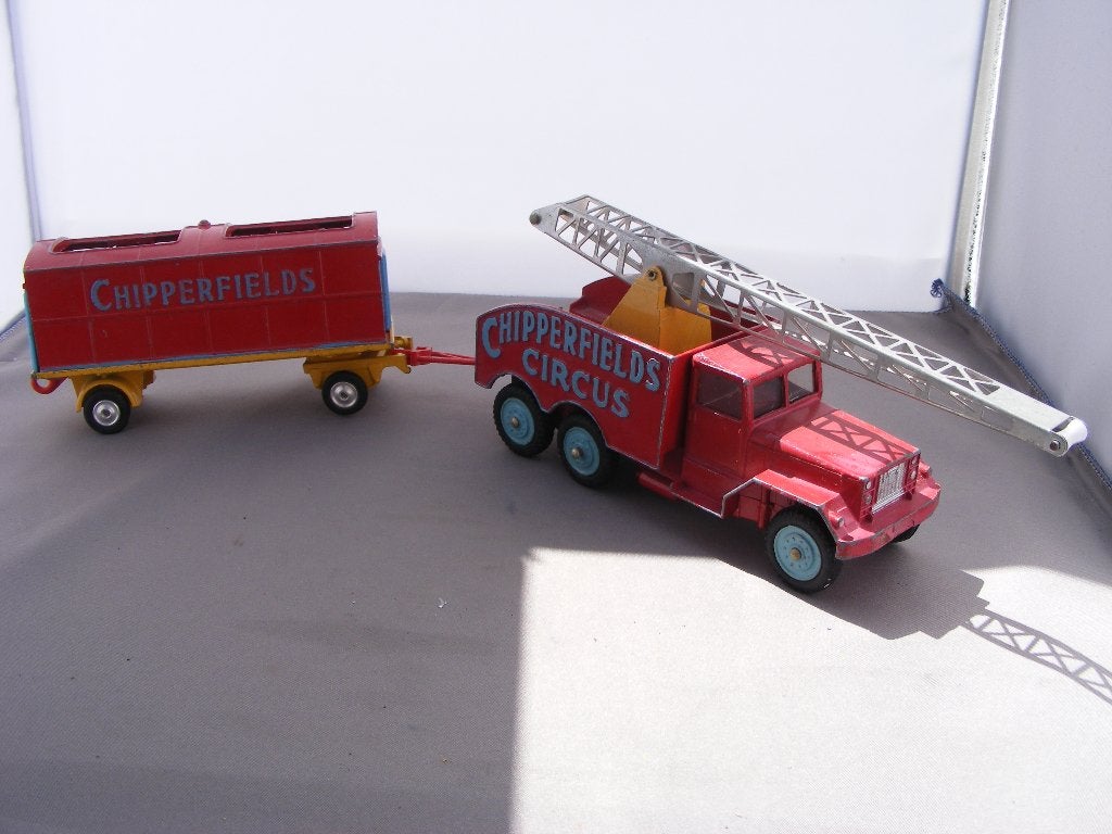 International crane + animal cage corgi toys chipperfield, Ophalen of Verzenden, Gebruikt, Bus of Vrachtwagen, Corgi