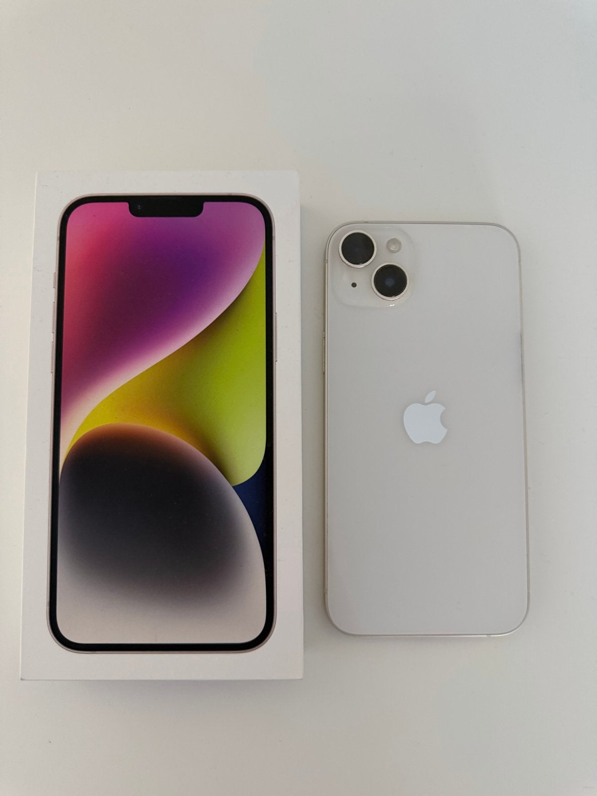 Foto 2 van Apple iPhone 14 plus 128GB Wit - Zo goed als nieuw