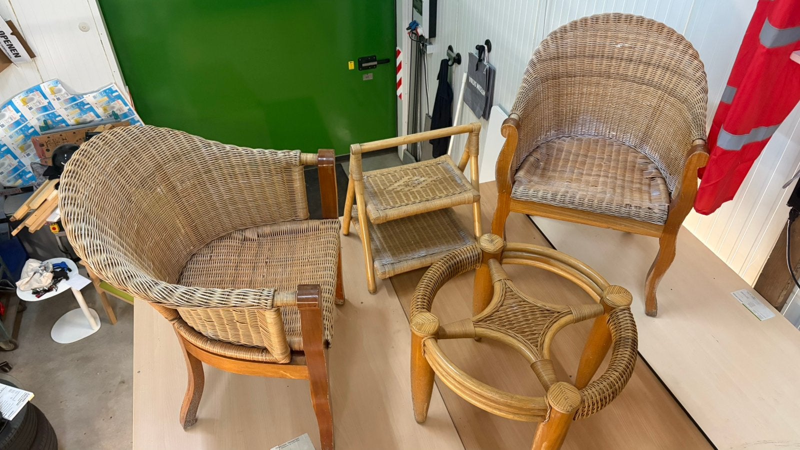 Tuinset tafel stoelen krukje, Gebruikt, Bijzettafel, Tuinset, Hout