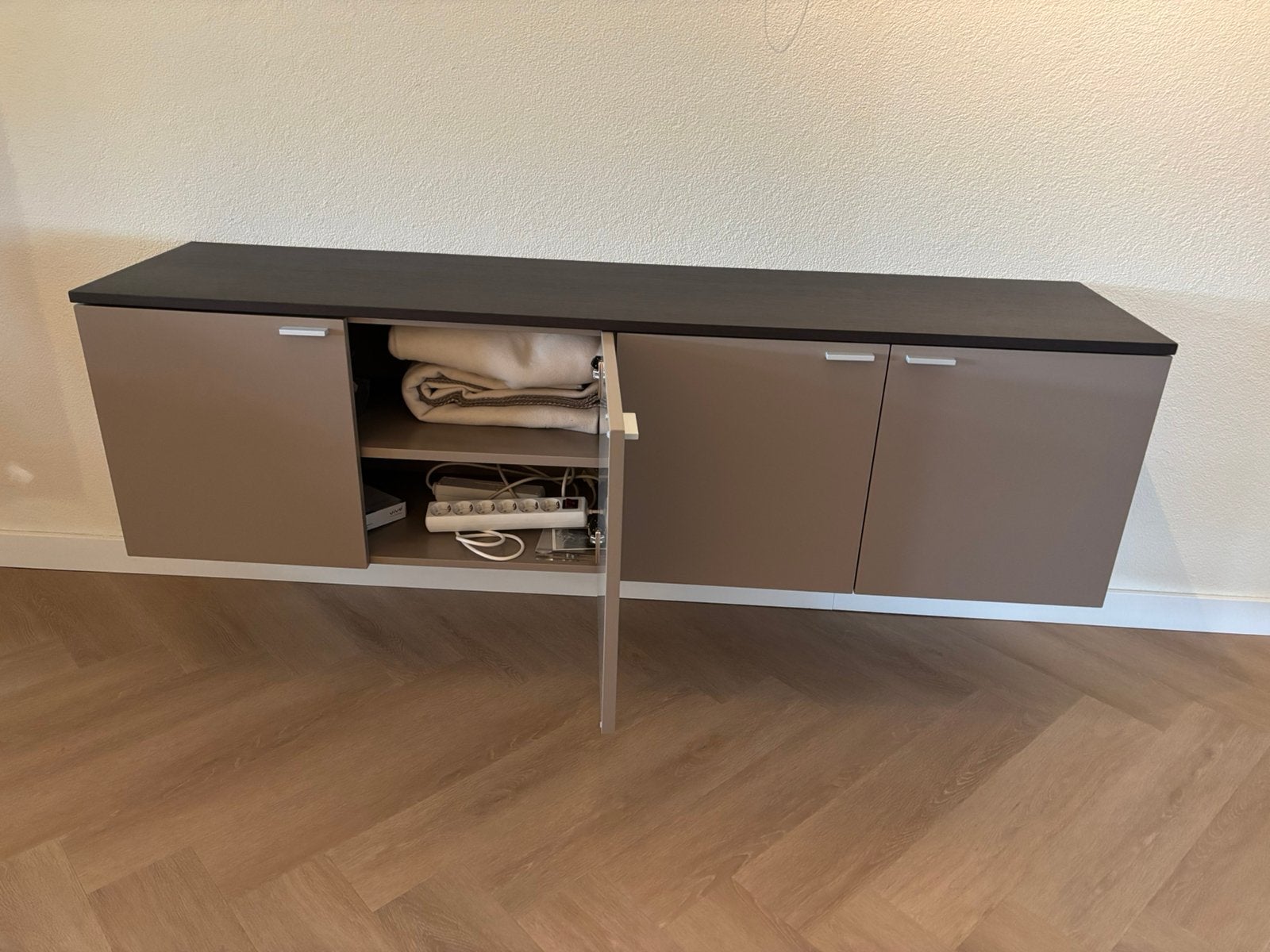 Prachtig dressoir van Interstar, Huis en Inrichting, Ophalen, Met deur(en), 150 tot 200 cm, Zo goed als nieuw