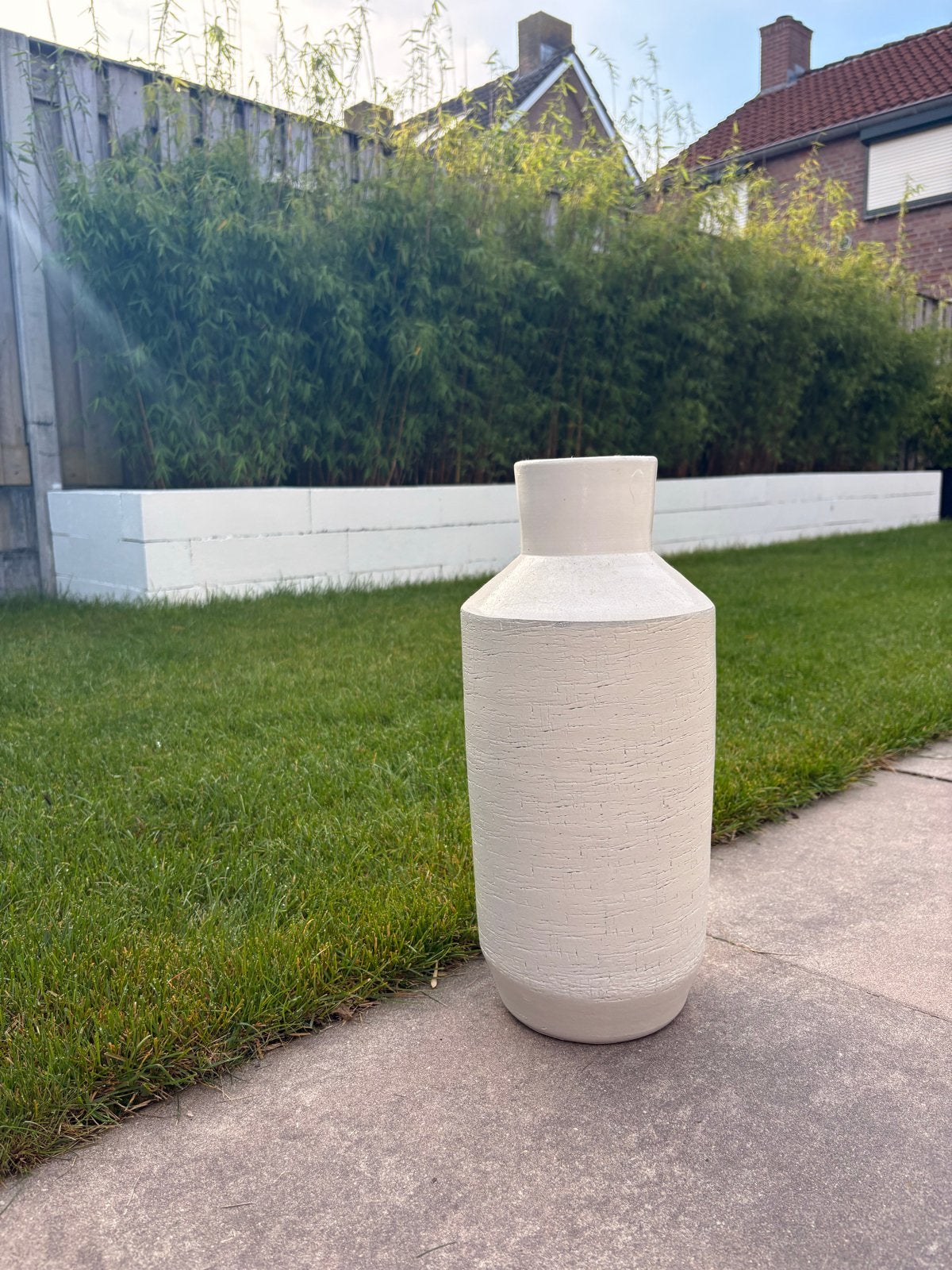 Grote crèmekleurige vaas met structuur - 40 cm hoog, Ophalen, Beige, Zo goed als nieuw, Geschikt voor droogbloemen