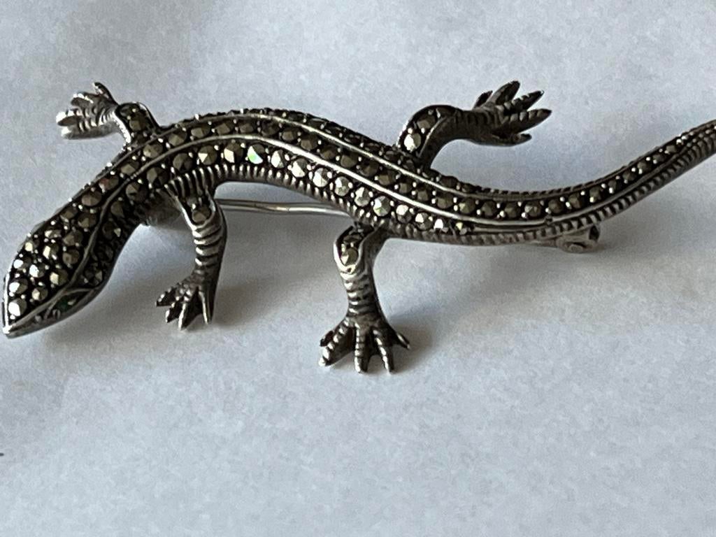 Grote zilveren broche Salamander oogjes Smaragd, Verzenden, Zo goed als nieuw, Zilver