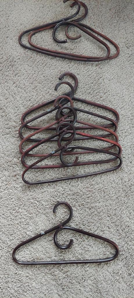 8x Vintage bamboe hangers , Vintage gebogen houten hangers,, Ophalen of Verzenden, Zo goed als nieuw, Hout, Volwassenen
