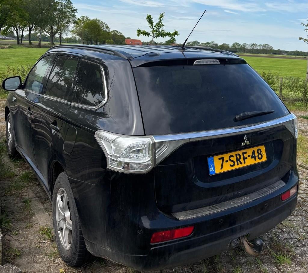 Mitsubishi Outlander 2.0 Phev 4WD (met defect), Auto's, Outlander, Zwart, 4 cilinders, Zwart