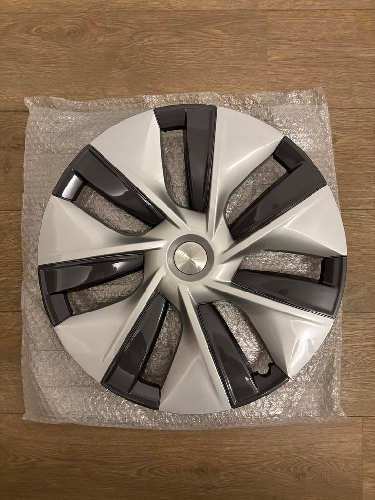 Tesla model Y wieldoppen, Ophalen, Zo goed als nieuw