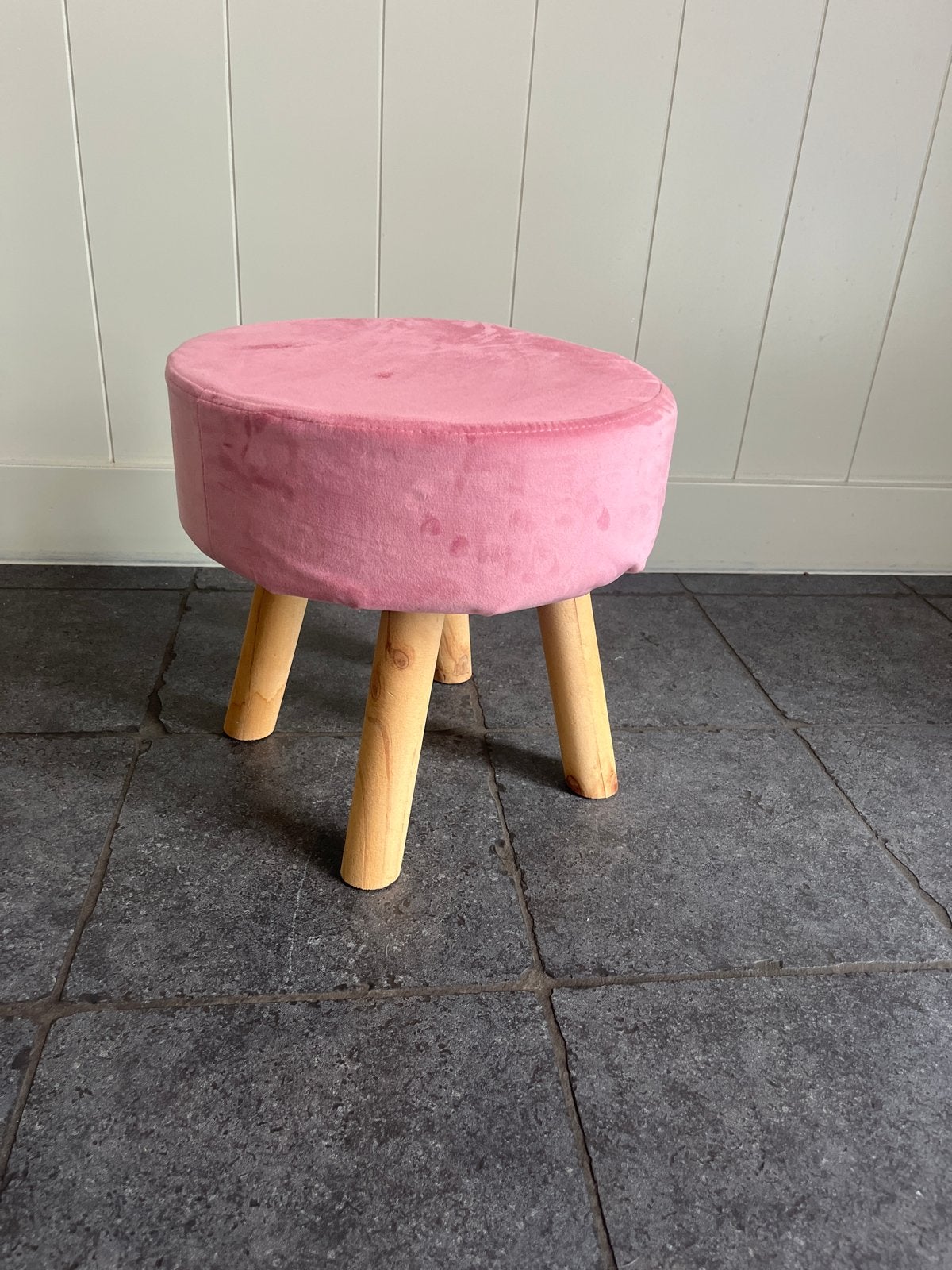 Roze fluwelen krukje met houten poten, Ophalen, Zo goed als nieuw, Hout