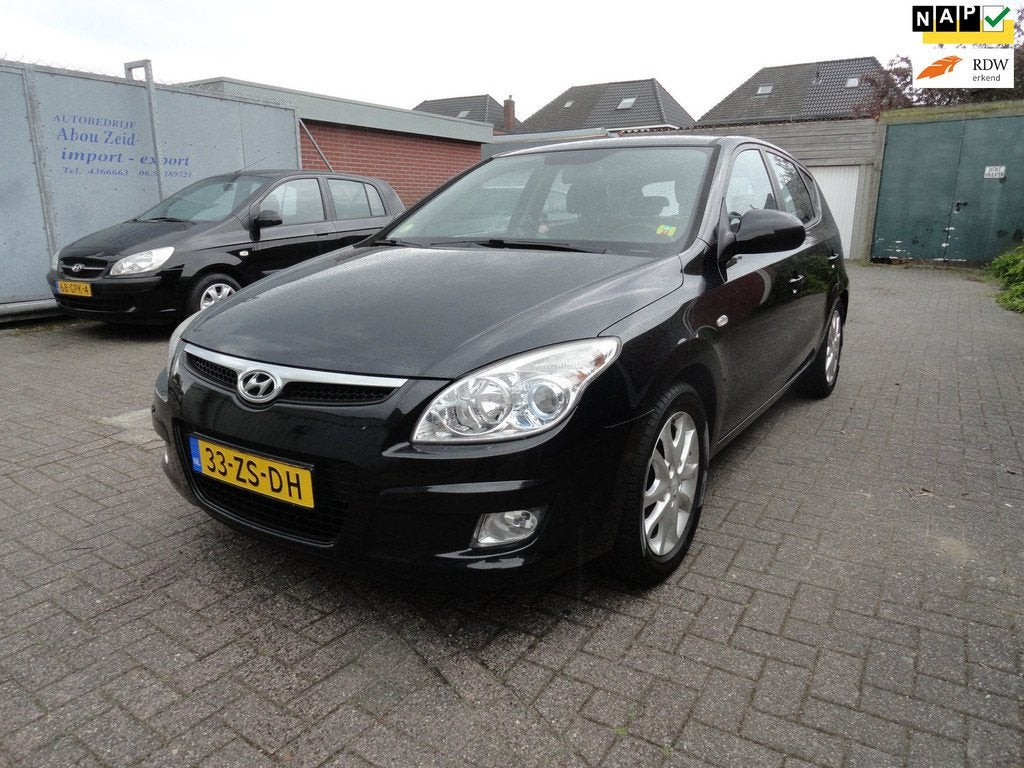 Hyundai I30 1.6i Style 5DRS (KM 207640 NAP AIRCO), Auto's, Hyundai, Gebruikt, 1591 cc, 4 cilinders, Zwart