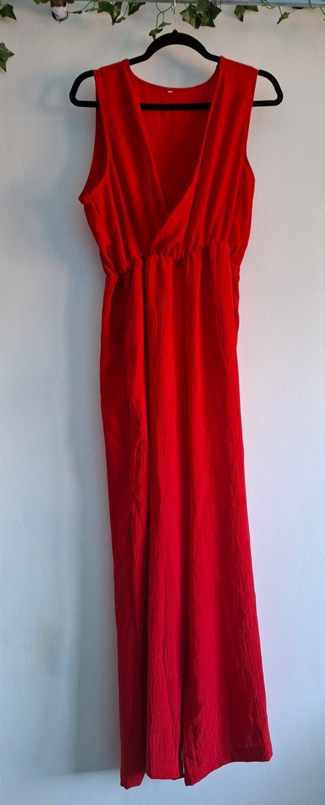 Rode jumpsuit met wijde pijpen en riem - Maat L, Maat 42/44 (L), Nieuw, Ophalen of Verzenden, Onbekend
