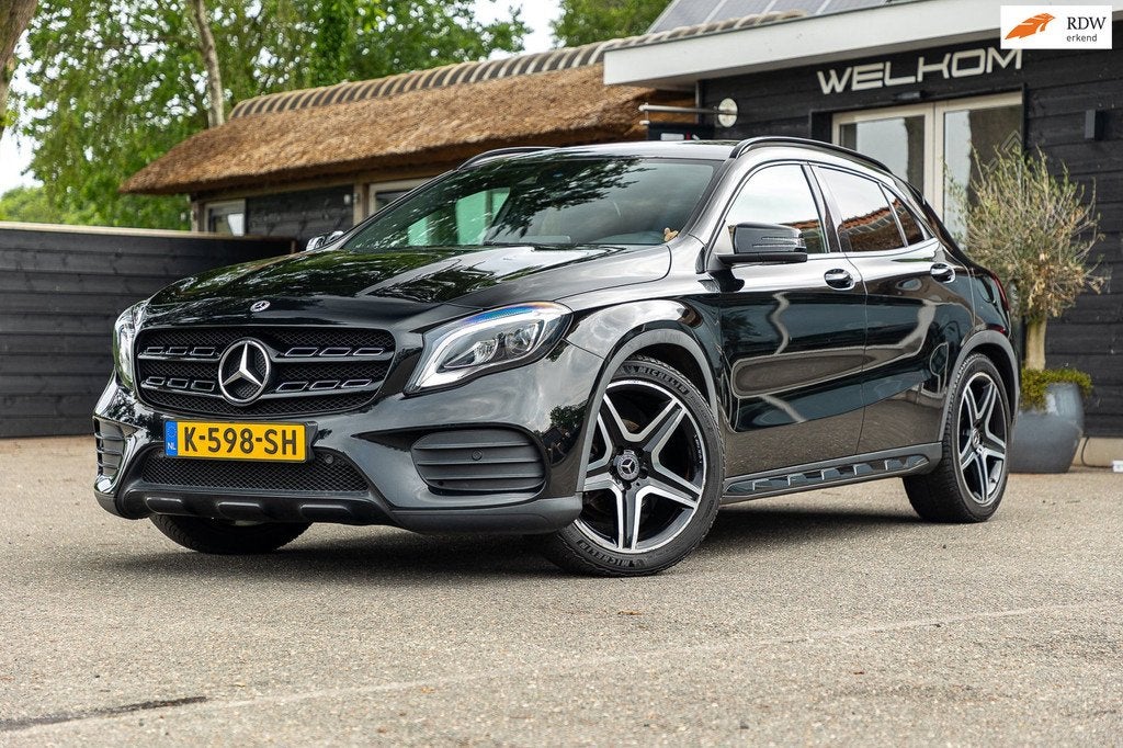 Mercedes-Benz GLA-klasse 180 Business Solution AMG Night Upg, Auto's, Mercedes-Benz, Gebruikt, 4 cilinders, 715 kg, 1595 cc