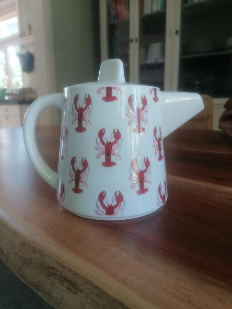 Fabienne Chapot theepot met kreeftenprint, Theepot/fluitketel, Ophalen of Verzenden, Zo goed als nieuw, Steen/keramiek