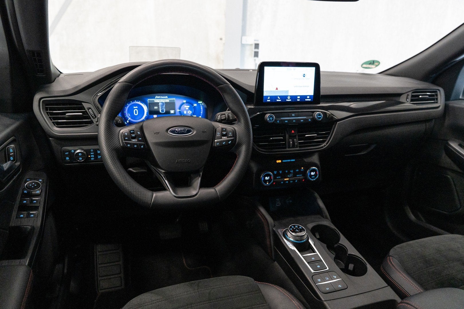 Foto 15 van Ford KUGA 2.5 PHEV ST-Line | Nieuwstaat! | Alcantara | Head