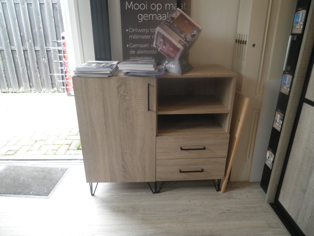 Kastje, Ophalen, Met deur(en), Eikenhout, Nieuw