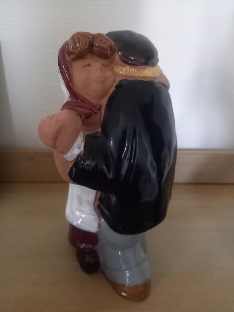Dansend "allmoge" paartje - Jie Gantofta - Bengt Nilsson, Antiek en Kunst, Antiek | Keramiek en Aardewerk, Ophalen of Verzenden