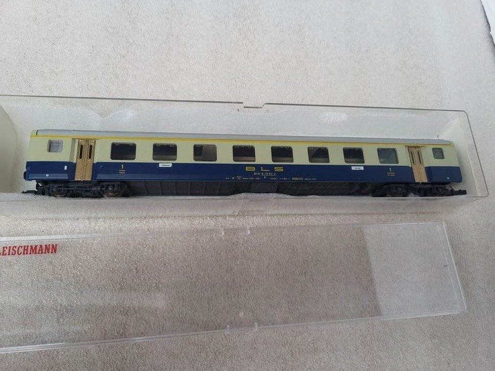 Roco 4239A BLS Rijtuig 1e klas type IIA Schaal 1:87 (zurich), Gelijkstroom, Wagon, Ophalen of Verzenden, Zo goed als nieuw
