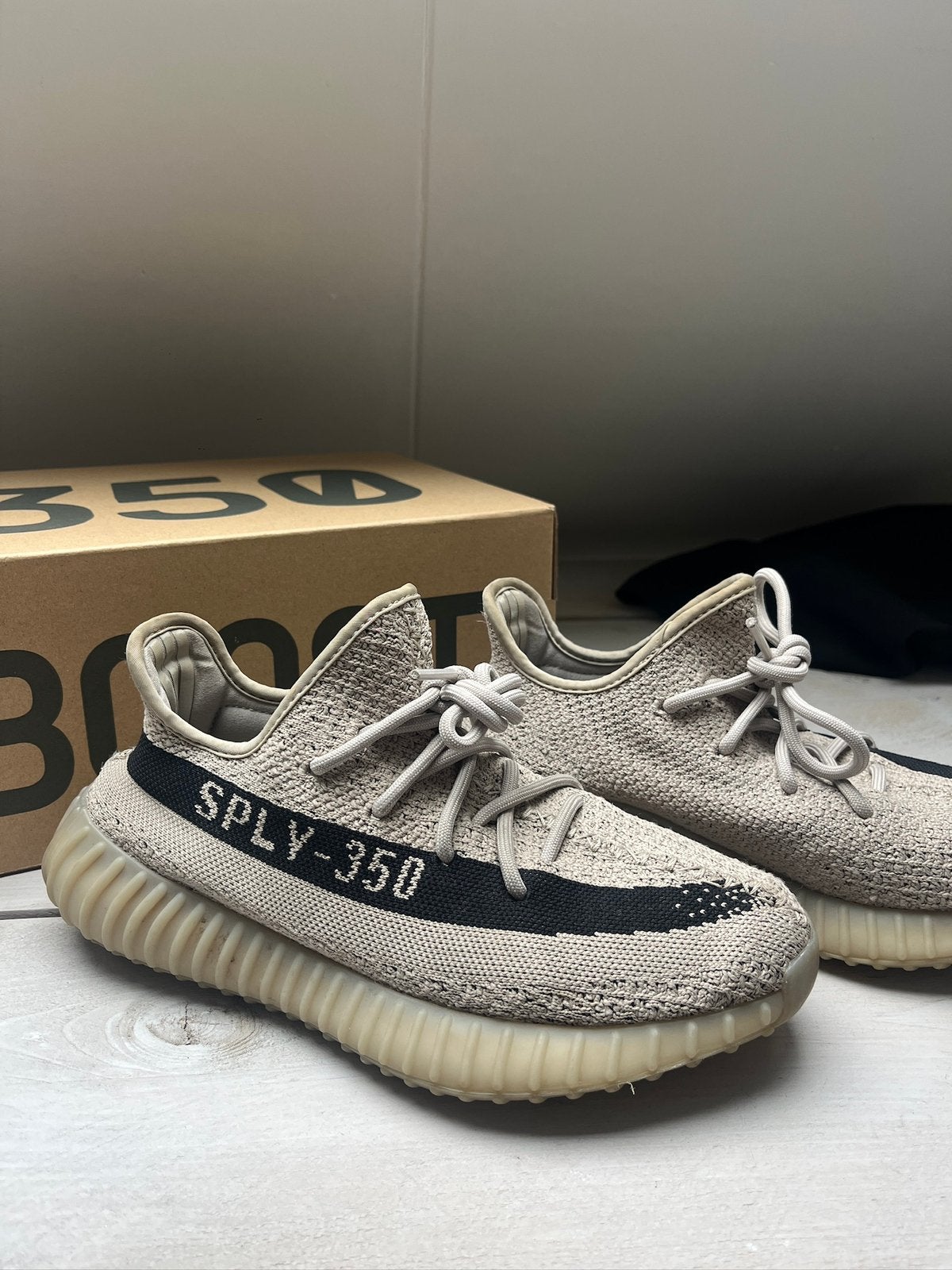 Yeezy 350 V2, Overige kleuren, Ophalen of Verzenden, Sneakers of Gympen, Zo goed als nieuw
