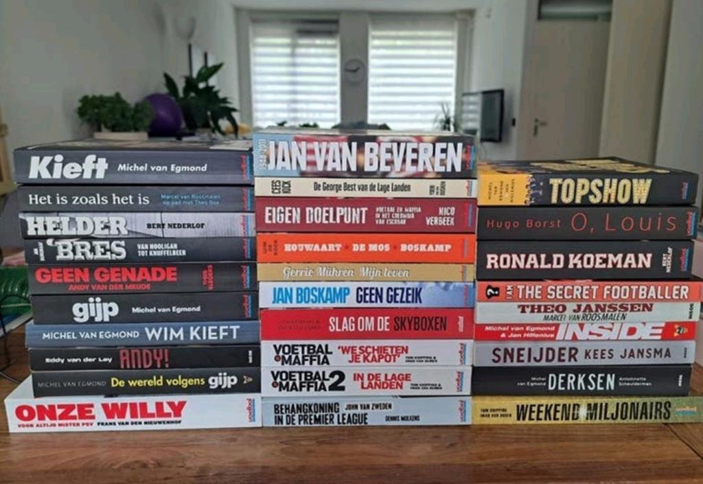 29 Voetbalbiografieën van VI - Collectie voetbalboeken, Boeken, Ophalen