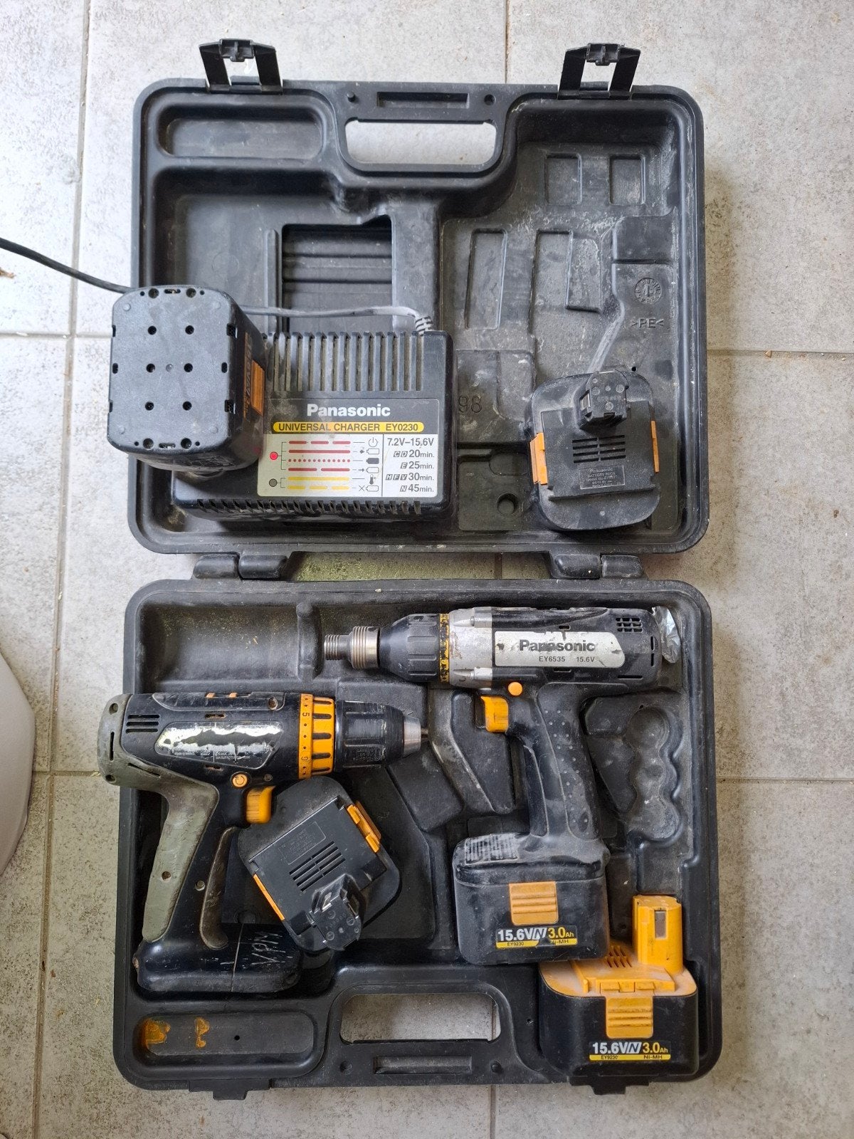Panasonic Schroef- en Boormachine Set met Accu's en Lader, Ophalen, Gebruikt, Variabele snelheid, Boor- en Schroefmachine