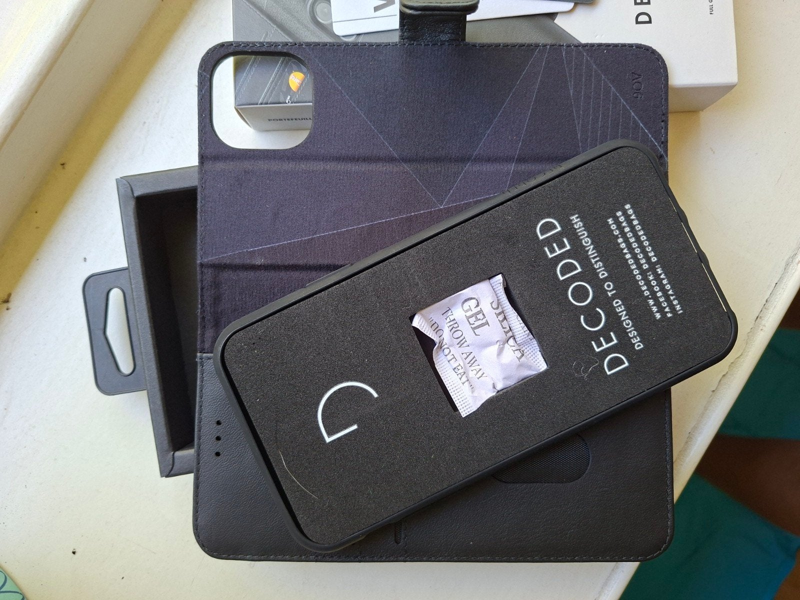 Hoesje voor iPhone 11, Zwart, Overige merken, Magnetische sluiting, Nieuw