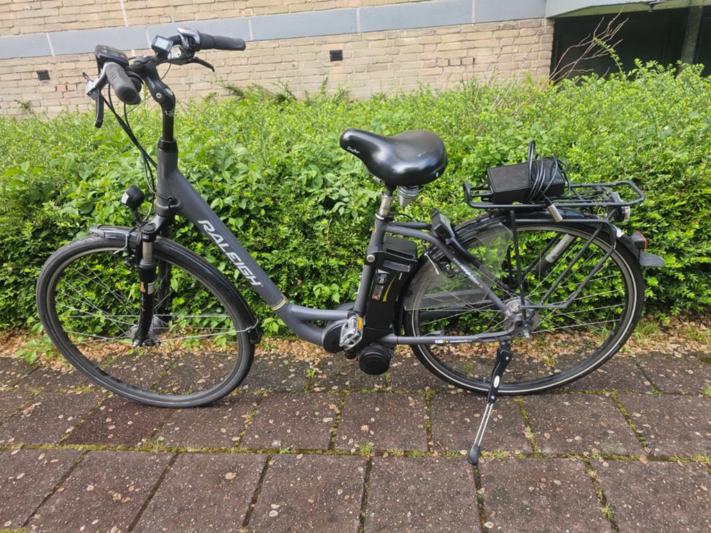 Raleigh Elektrische Fiets met middenmotor, Zo goed als nieuw, 51 tot 55 cm, 50 km per accu of meer, Ophalen