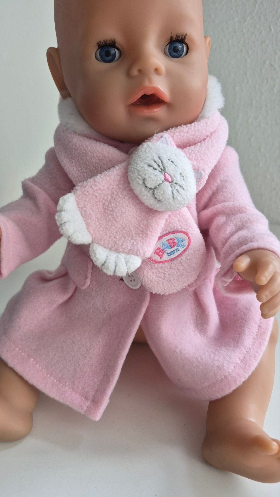 Baby Born kleertjes 2 delig jasje met Poezen Sjaal., Ophalen of Verzenden, Zo goed als nieuw, Babypop