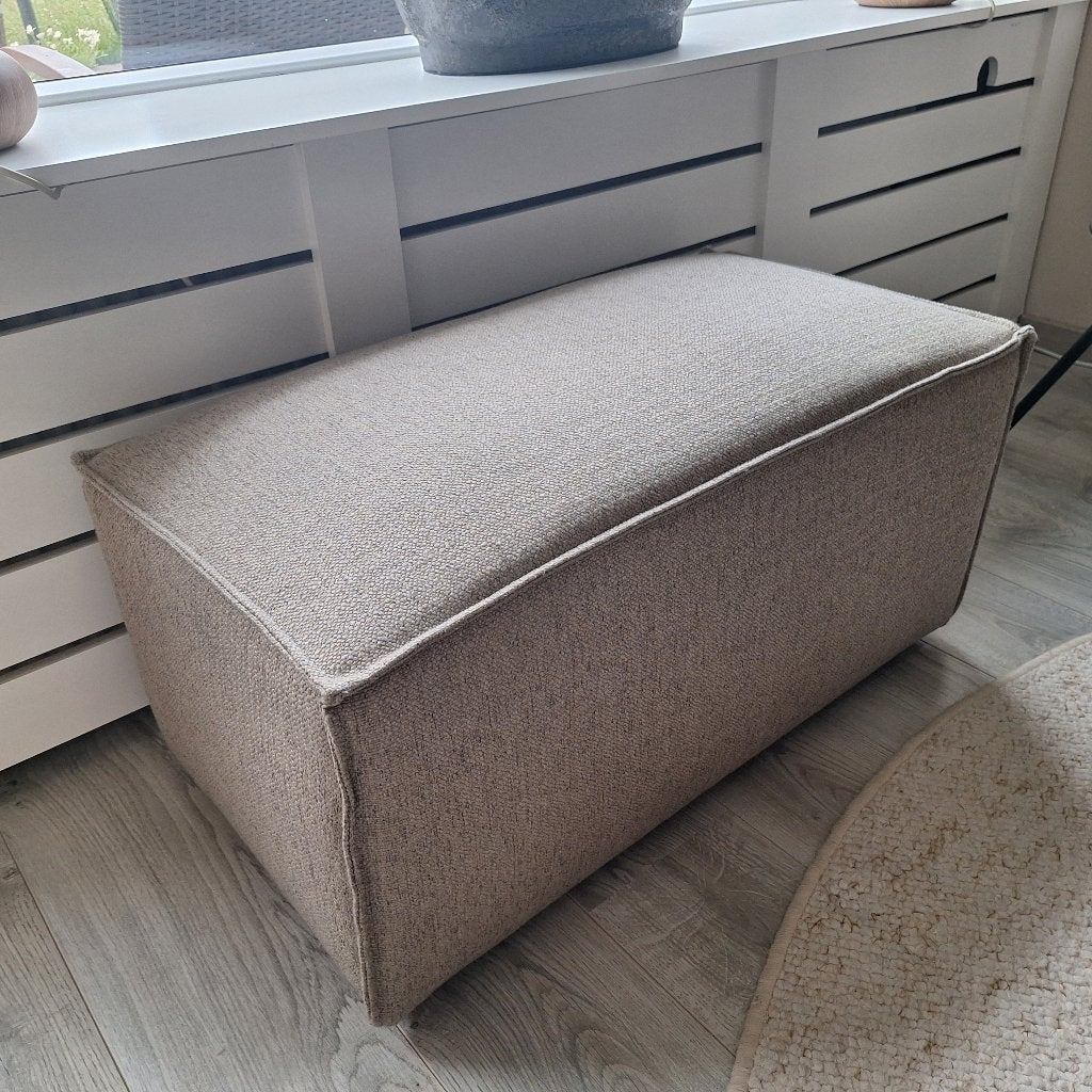 Poef zandkleur/crème, Ophalen, 75 tot 100 cm, Zo goed als nieuw, Rechthoekig