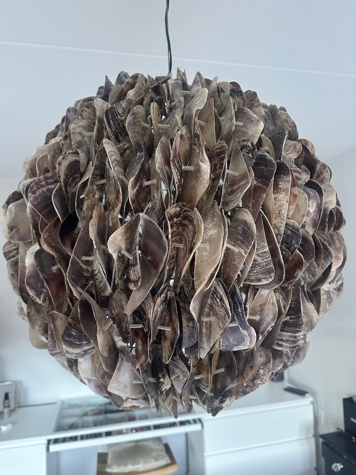 Oesterschelpen lamp met stalen frame - Zeer goede staat, Huis en Inrichting, Lampen | Hanglampen, Ophalen of Verzenden, Zo goed als nieuw