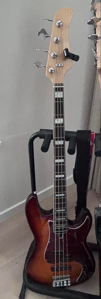 Marcus Miller Sire en Cort Basgitaar. Ook ruilen…, Muziek en Instrumenten, Snaarinstrumenten | Gitaren | Bas, Ophalen, Gebruikt