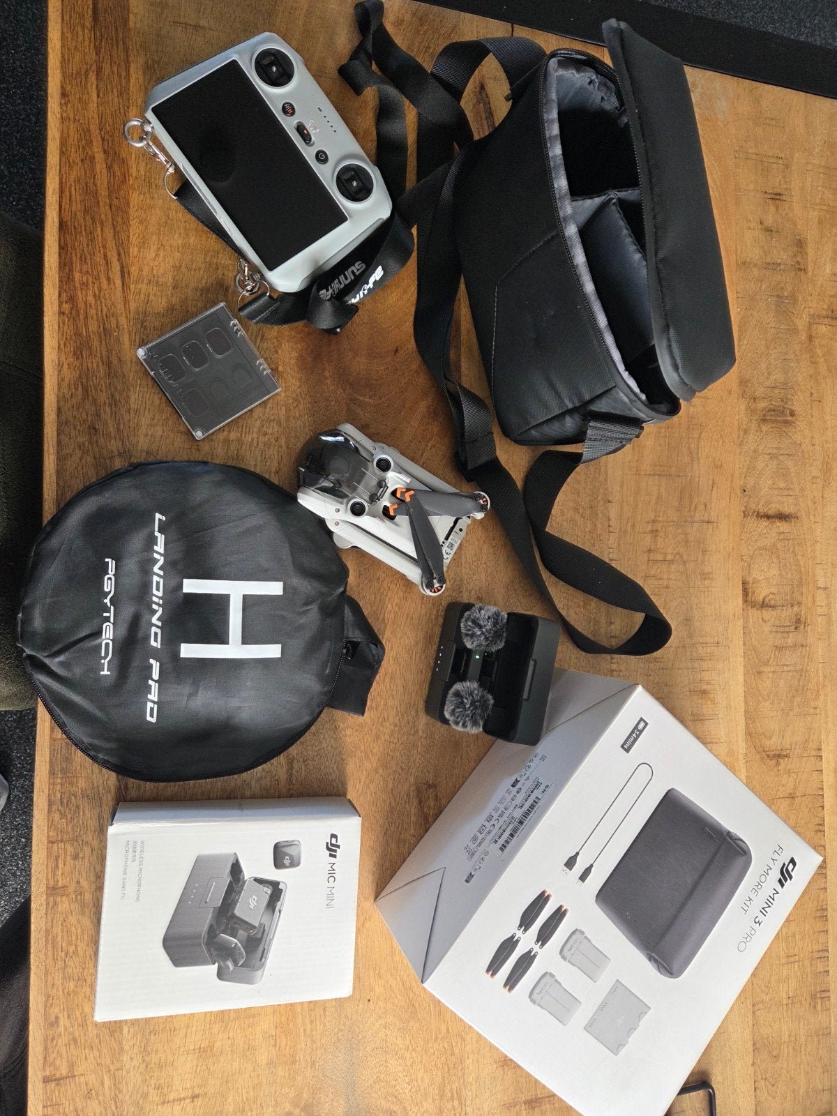 DJI Mini 3 Pro Fly More Kit - Nieuwstaat met 3 accu's, 30 tot 45 minuten, Cameradrone, 5 tot 10 kilometer, Zo goed als nieuw