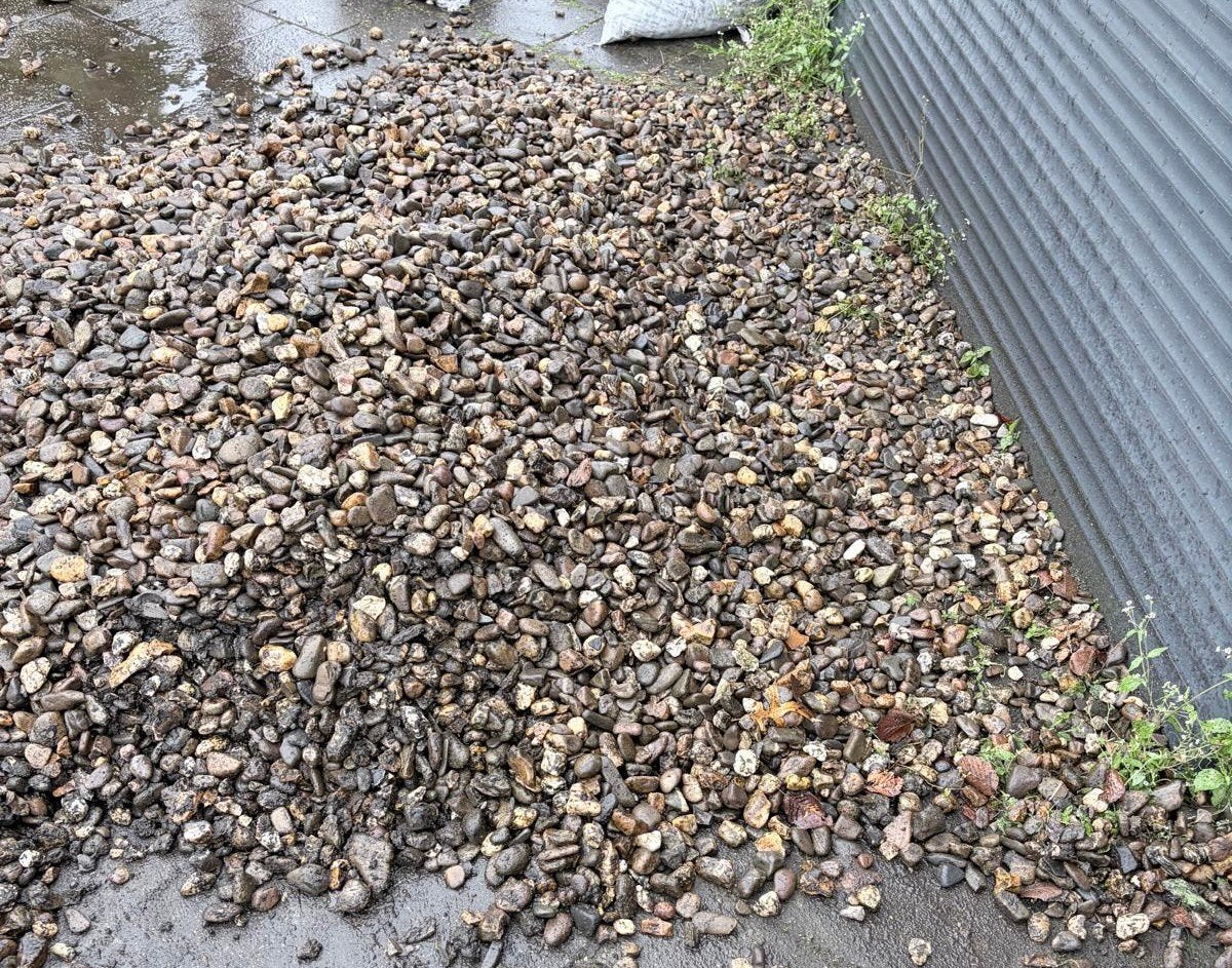 Gratis af te halen: Dakgrind/siergrind, Tuin en Terras, Ophalen, Overige materialen, Gebruikt, Grind