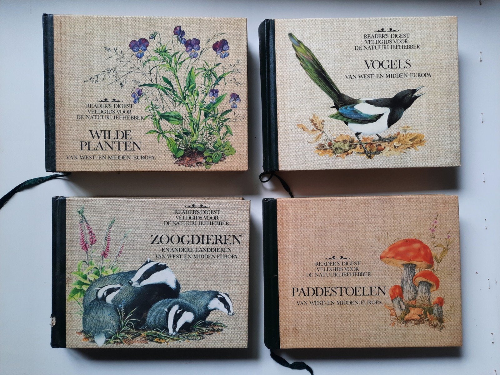 Readers Digest veld-natuurgidsen, Ophalen of Verzenden, Gelezen, Natuur algemeen, Readers Digest