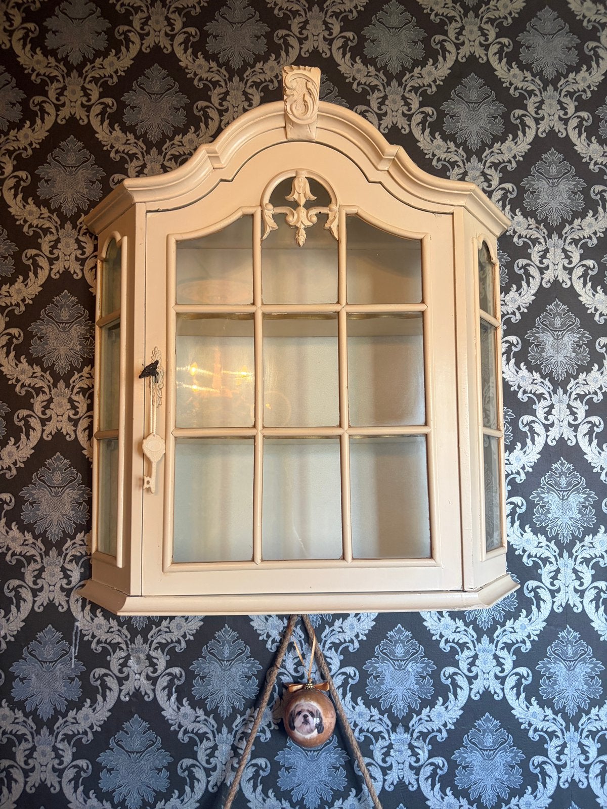 Te koop brocante vitrine kastje, Ophalen