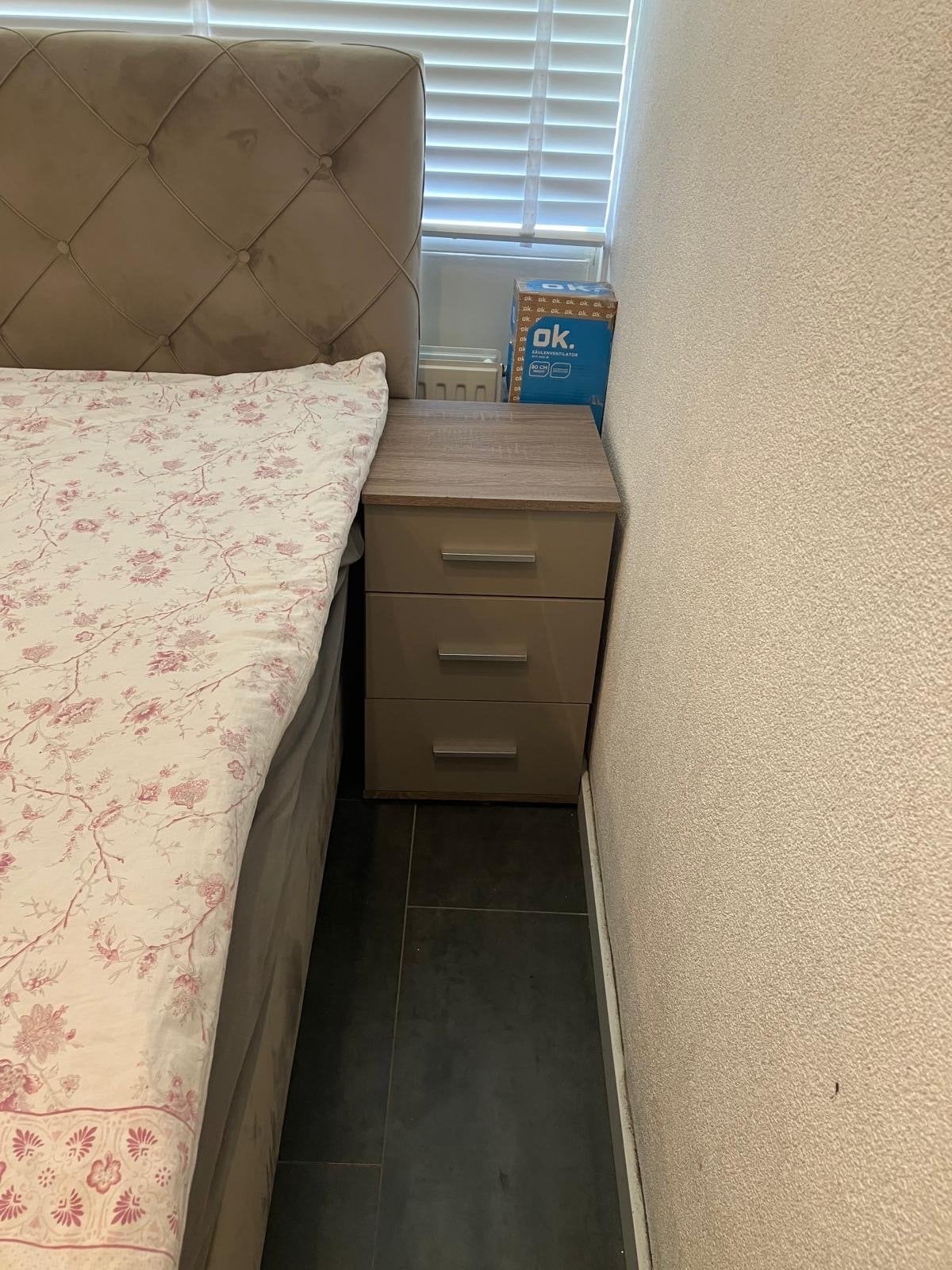 2-persoons boxspring met opbergruimte en nachtkastjes +kast, Ophalen, Gebruikt, Beige, Tweepersoons