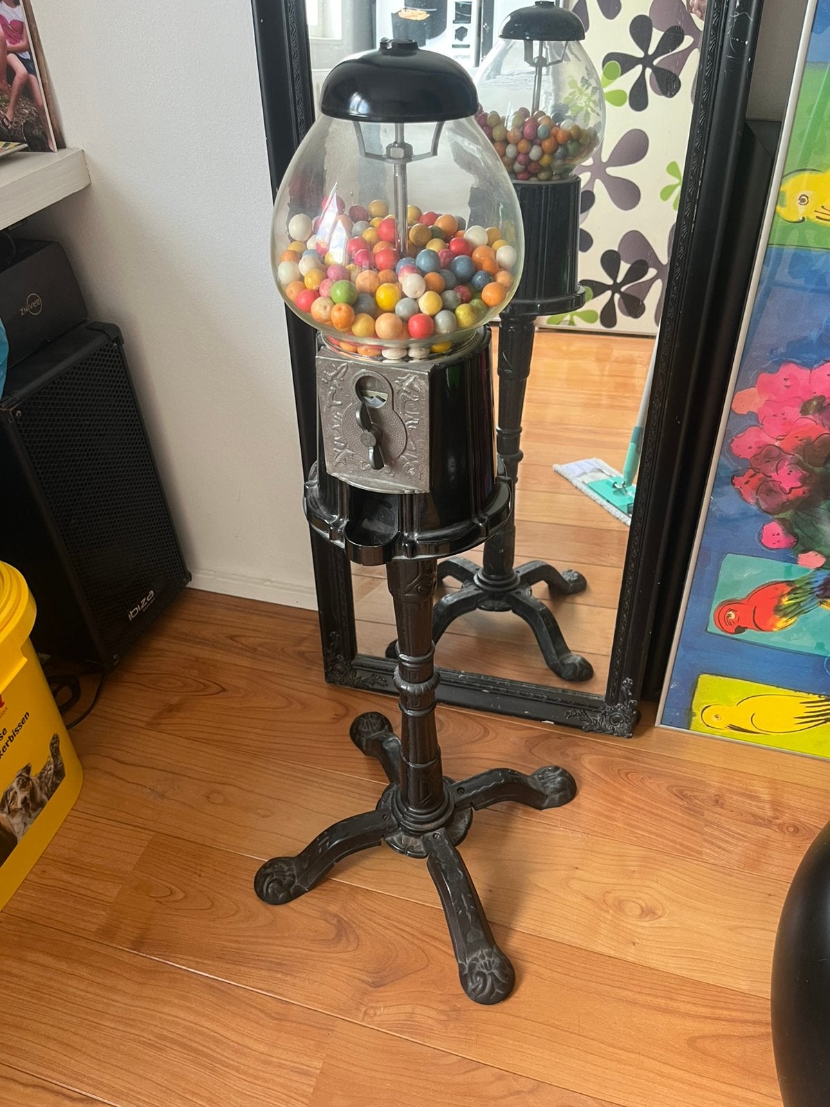 Vintage zwarte kauwgomballen automaat op voet, Ophalen, Gebruikt