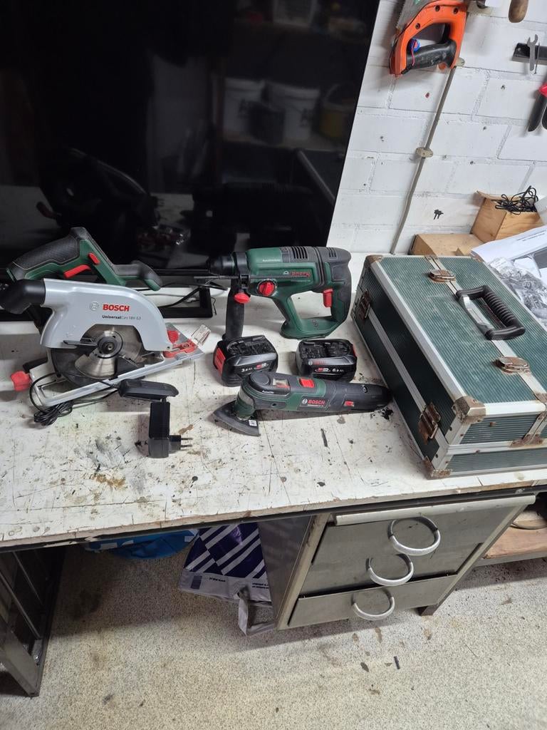 Bosch Gereedschap Set: Cirkelzaag, Boorhamer, multitool., Ophalen, Gebruikt, Cirkelzaag, 30 tot 70 mm