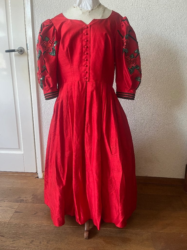 Kruger Retro Dirndl Tafzijde - Rode Jurk maat 44/46, Maat 42/44 (L), Ophalen of Verzenden, Overige thema's, Kleding