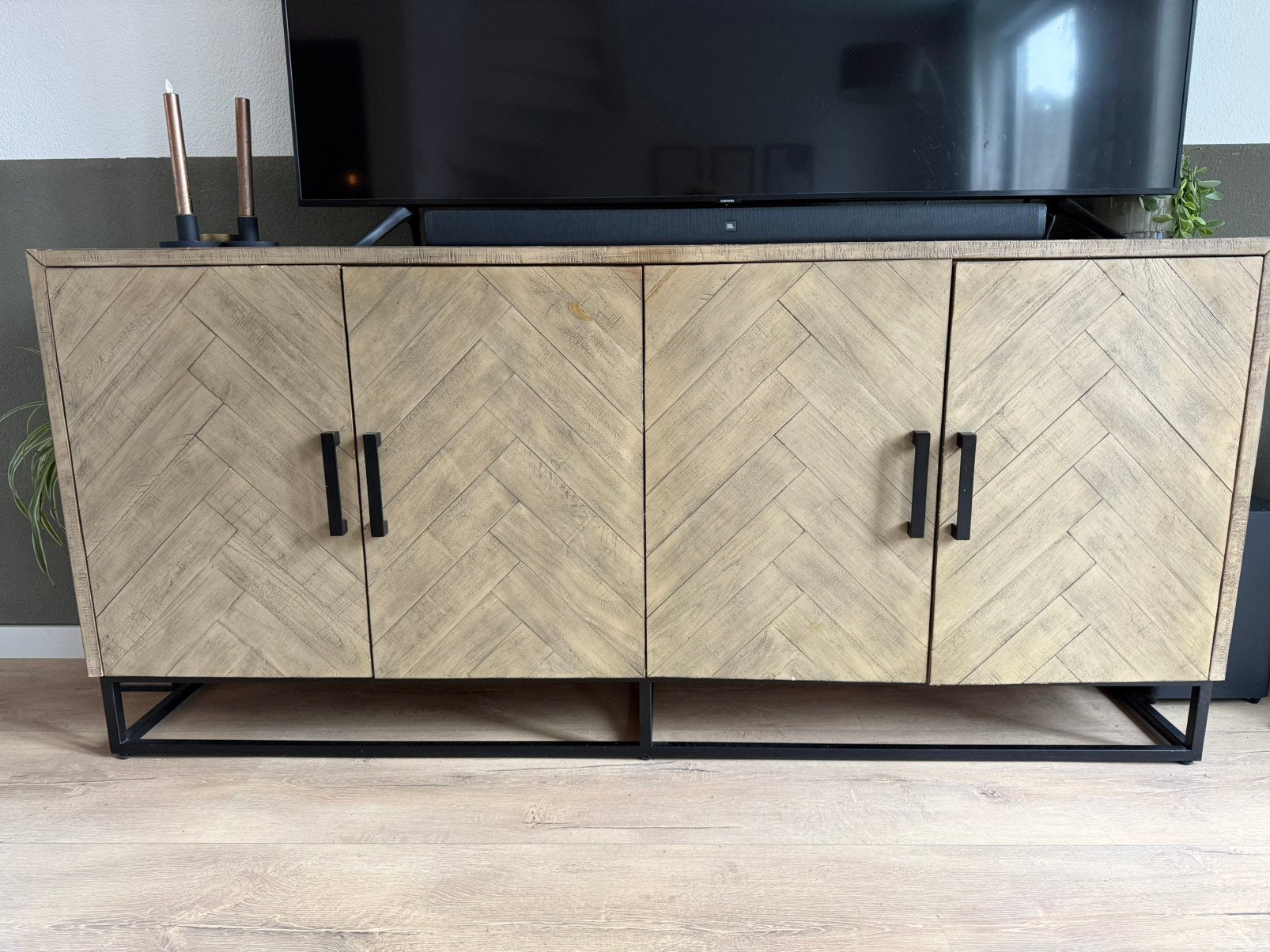 Tv meubel / dressoir visgraat mangohout, Huis en Inrichting, Ophalen, Zo goed als nieuw, 25 tot 50 cm, 150 tot 200 cm