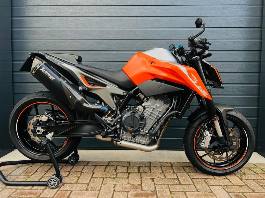 KTM 790 DUKE Akrapovic, Bomvol, zeer netjes! (690,890,1290R), Motoren, Motoren | KTM, 2 cilinders, Occasion, Motorrijbewijs A