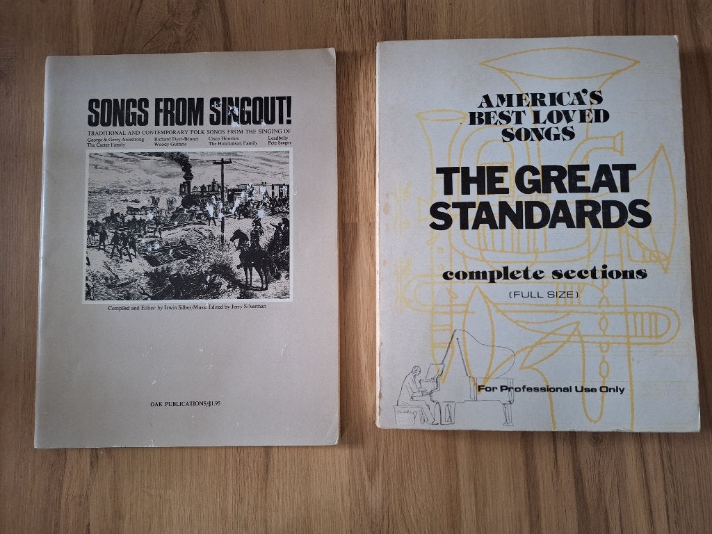 2 Vintage Muziekboeken: Folk & The Great Standards, Muziek en Instrumenten, Instrumenten | Toebehoren, Ophalen of Verzenden, Gebruikt