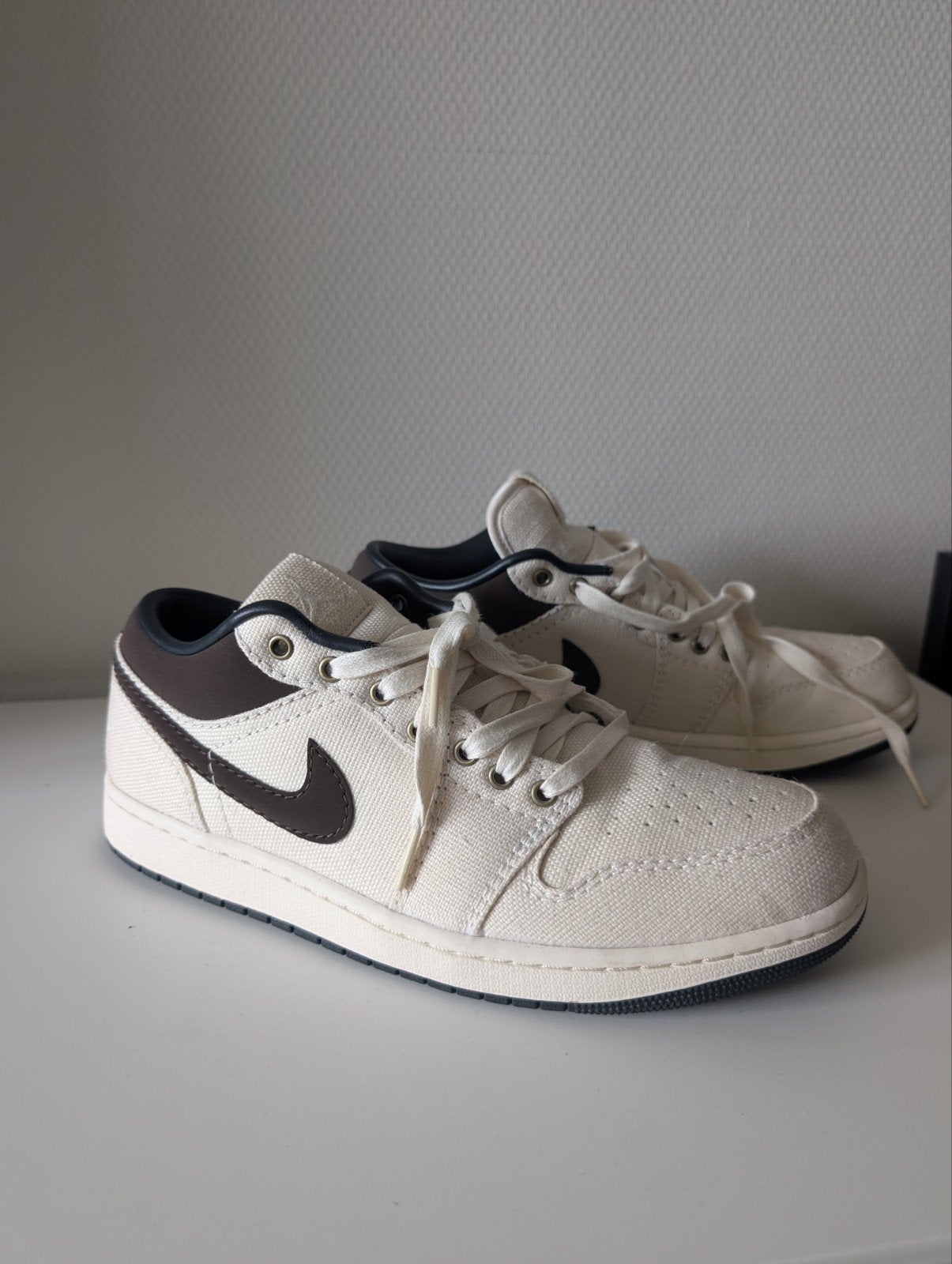 Air Jordan 1 Low Premium 'Pale Ivory & Baroque Brown' 44.5, Ophalen of Verzenden, Nieuw, Bruin