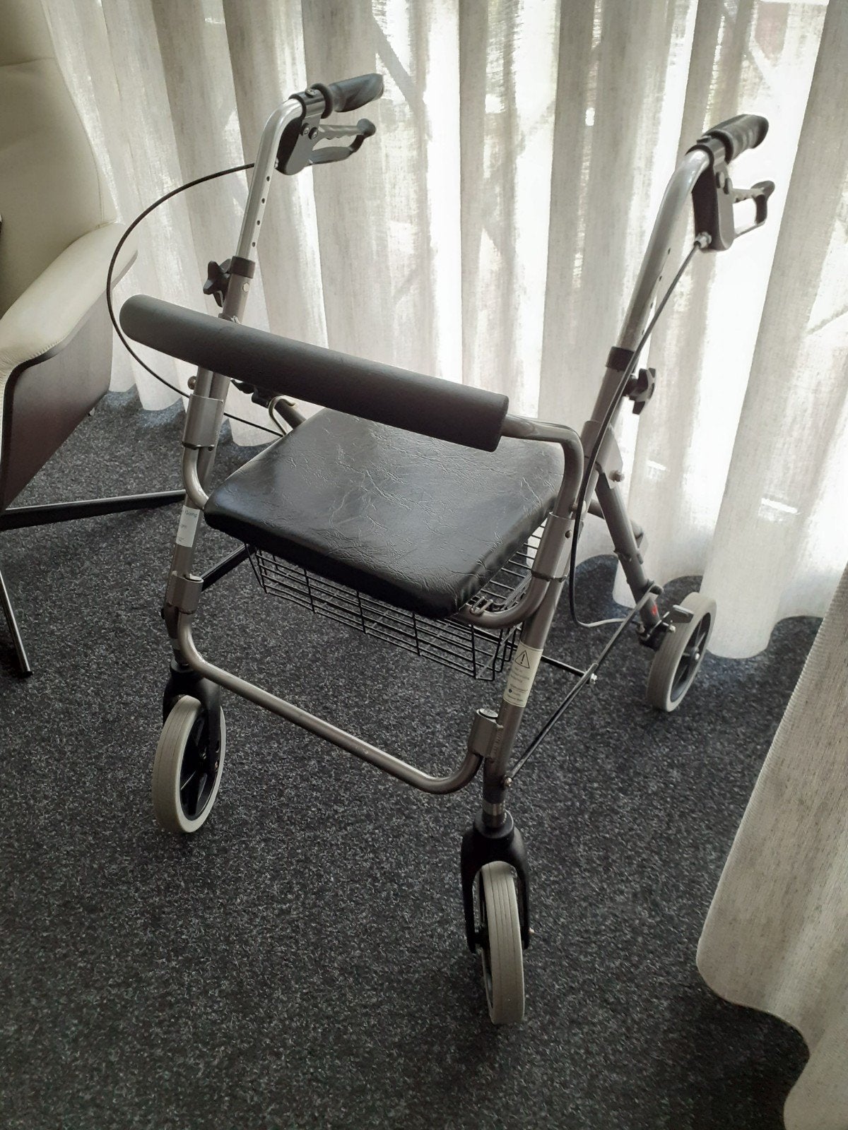 rollator binnen en buiten hulpmiddel ultralicht De lux nieuw, Ophalen, Opvouwbaar, Zo goed als nieuw