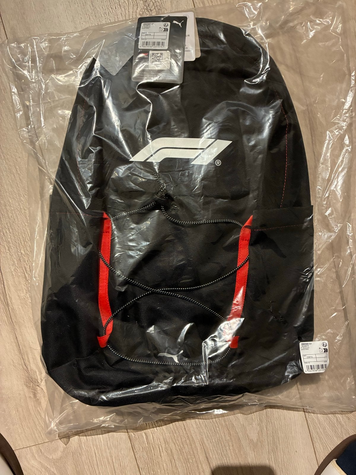 Nieuwe Puma F1 rugzak - Zwart met rood accent, 25 tot 40 cm, Nieuw, Ophalen of Verzenden, Overige merken