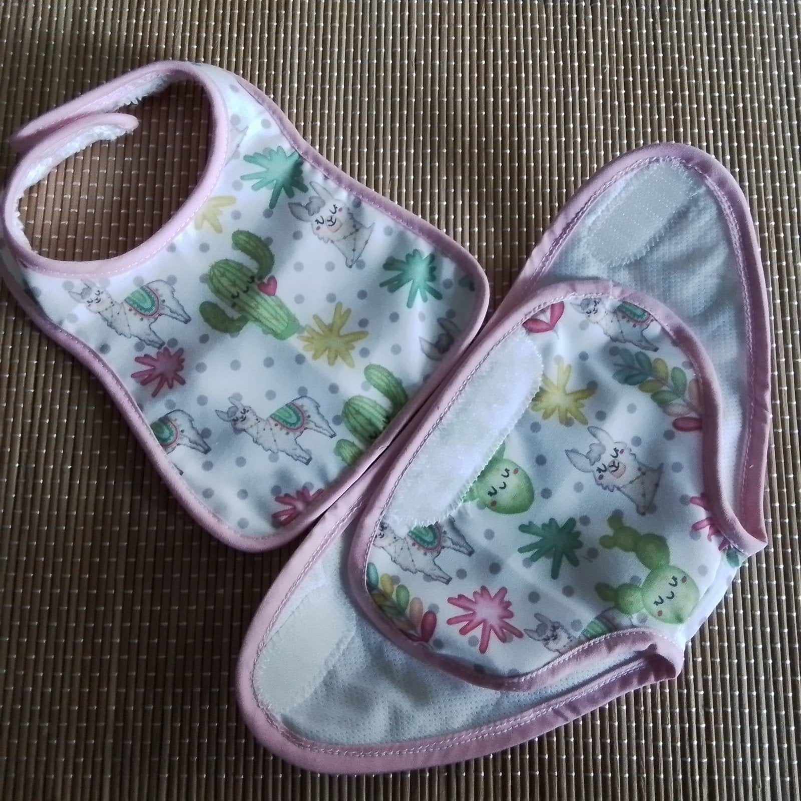 Poppenkleertjes          WASBAAR  SETJE   luier en slab, Ophalen of Verzenden, Nieuw, Babypop