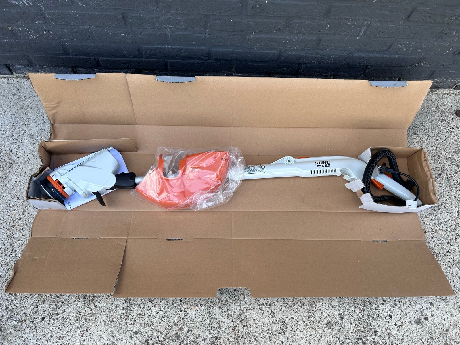 Stihl FSE 52 Elektrische kantenmaaier - Nieuw in doos, Ophalen, Nieuw, Elektrische grasmaaier
