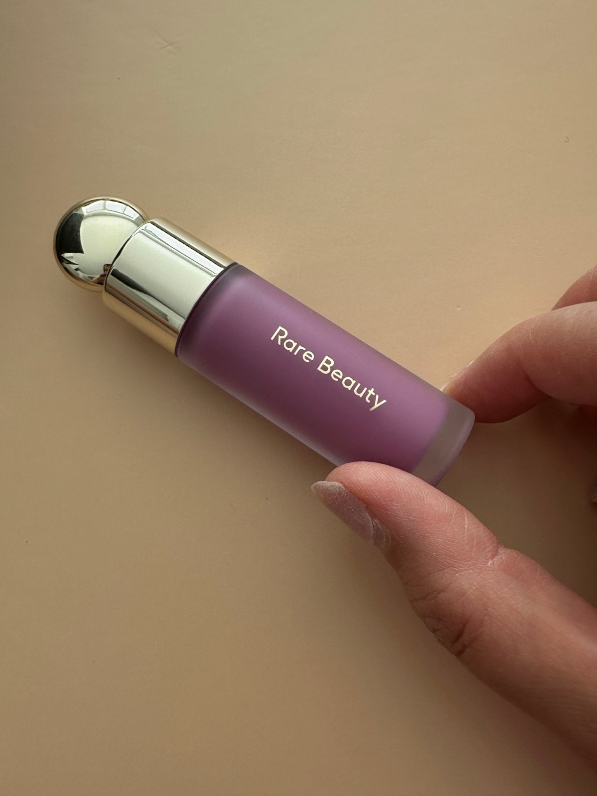 Rare Beauty Soft Pinch Liquid Blush - Spirited, Sieraden, Tassen en Uiterlijk, Wangen, Paars, Ophalen of Verzenden, Zo goed als nieuw
