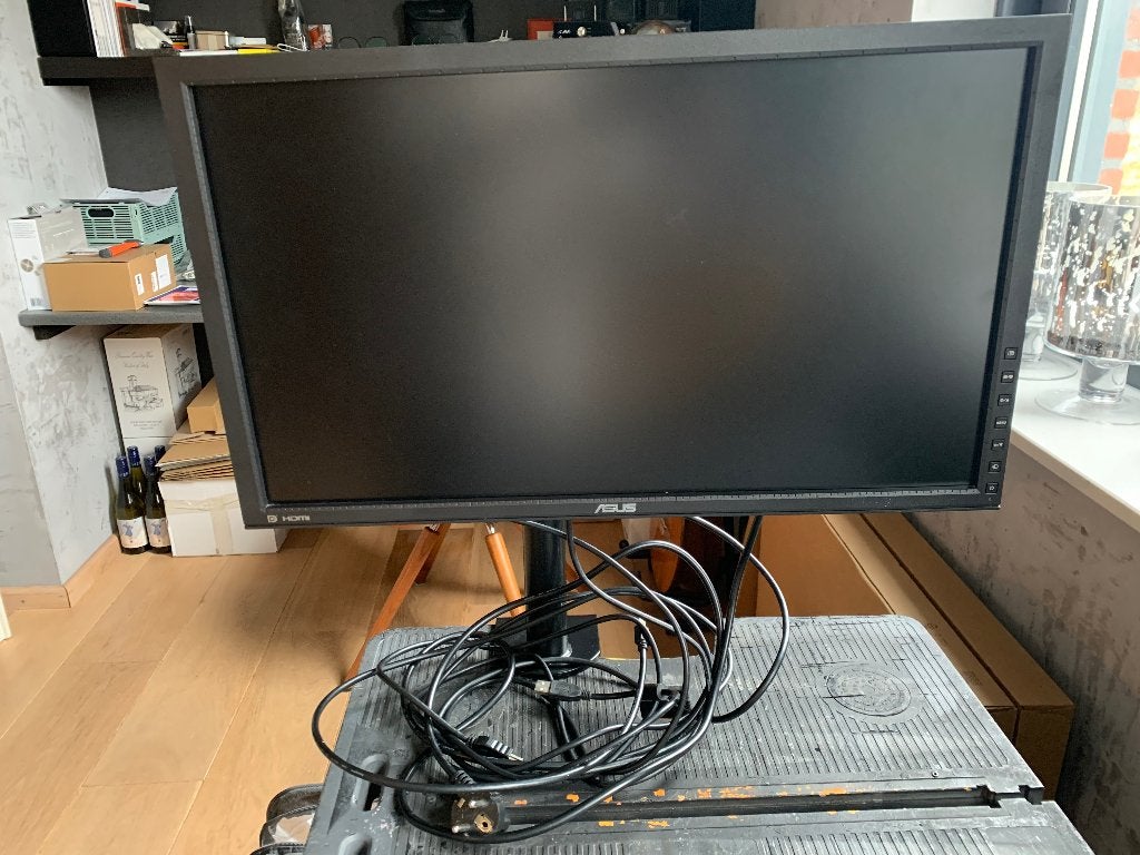 Computer scherm met alle bevestigingen, Computers en Software, Monitoren, Ophalen, HD, ASUS, Zo goed als nieuw