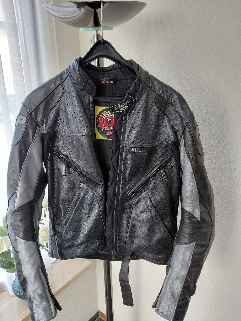 te koop een 2 delig lederen moter pak  maat 52  ingst, Ophalen of Verzenden, Nieuw met kaartje, Dames, Combipak
