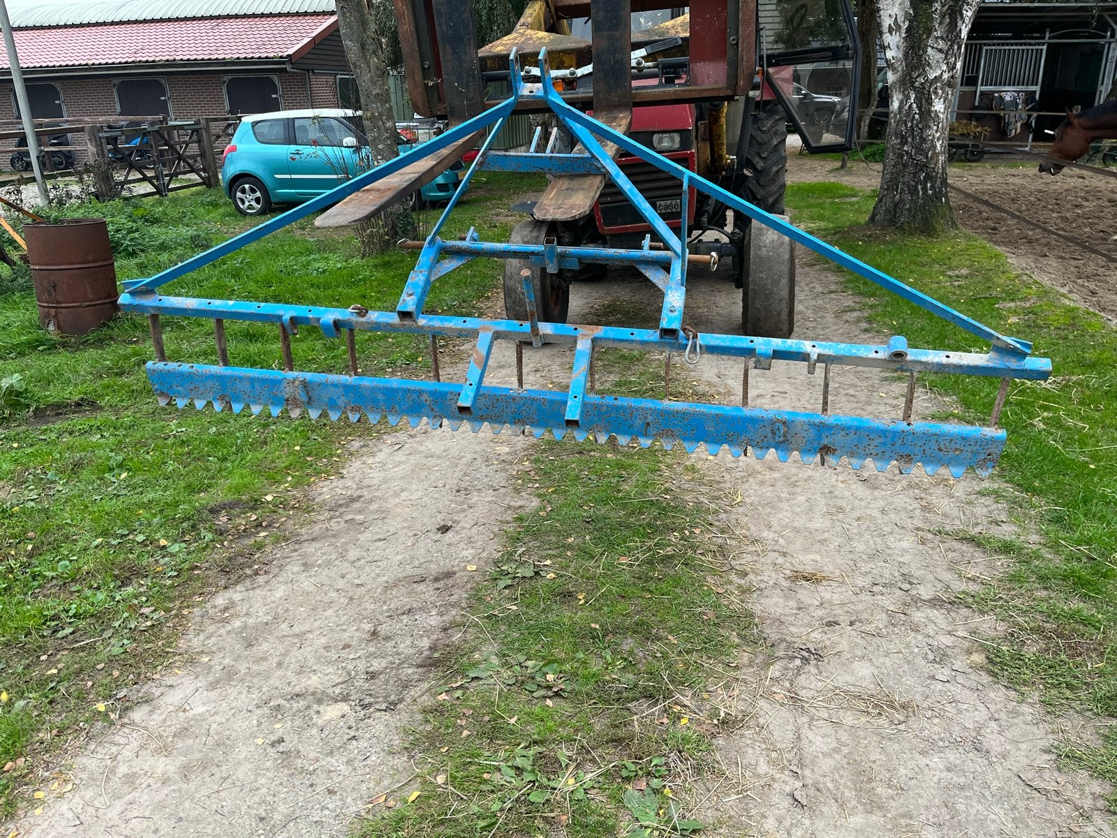 Manegevlakker 2,45 meter breed voor rijbaan egaliseren, Ophalen
