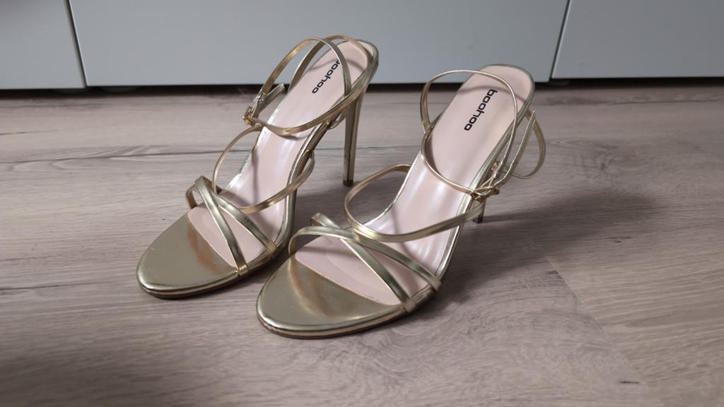 Gouden galaschoenen merk Boohoo met stilettohak (nieuw), Overige kleuren, Boohoo, Nieuw, Ophalen of Verzenden