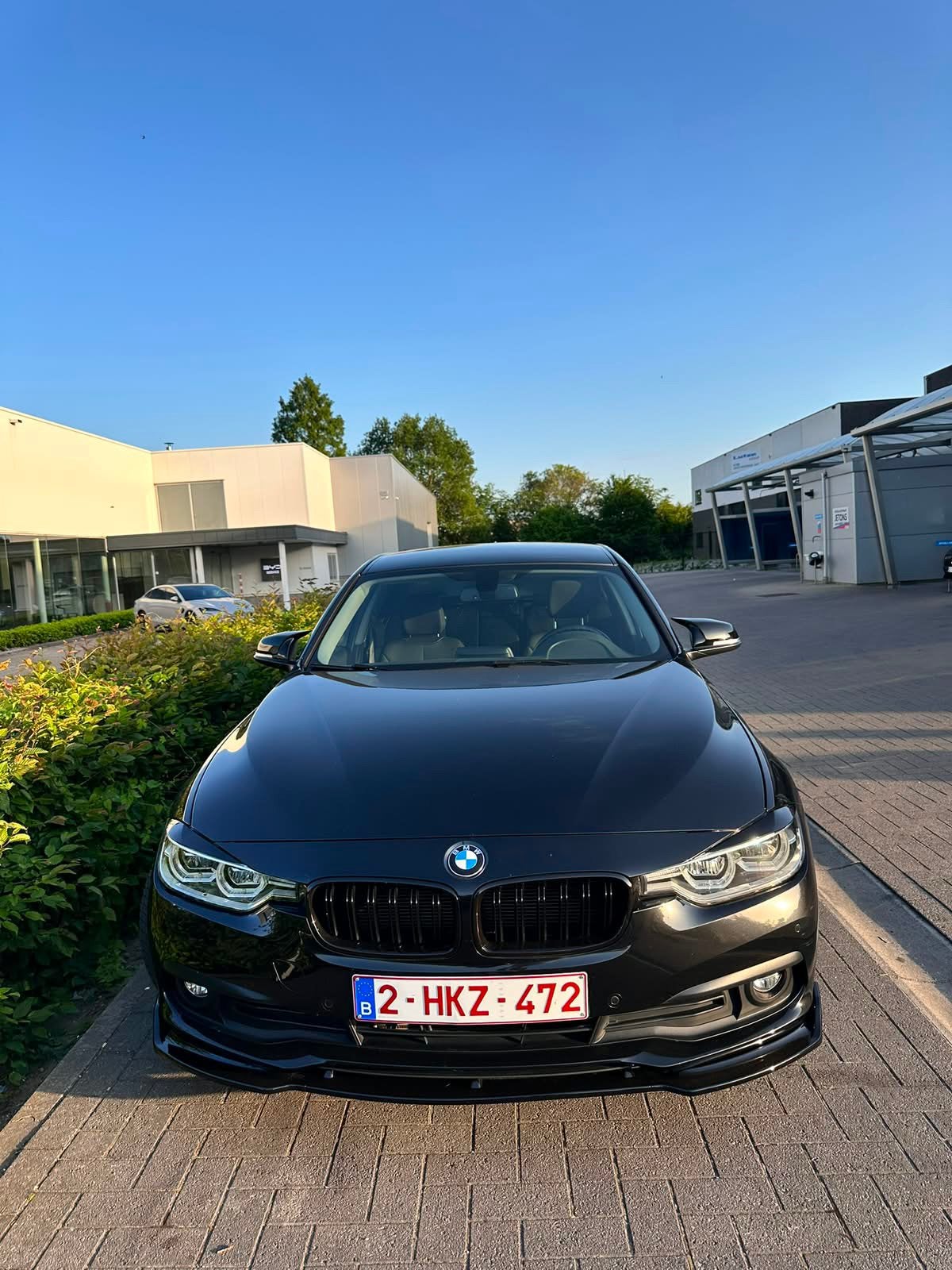 BMW 318i 2018 99dkm, 1499 kg, Zwart, Leder, Handgeschakeld