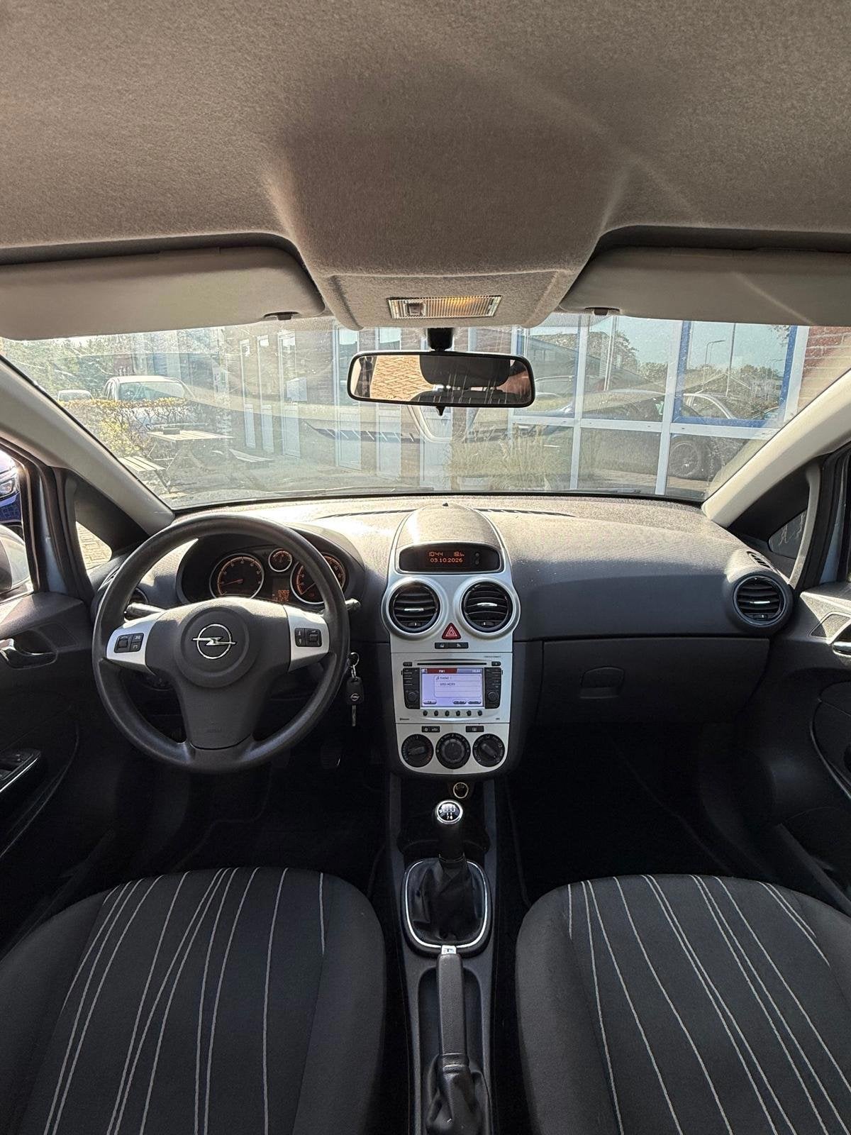 Opel Corsa 1.4-16V Enjoy, Voorwielaandrijving, Gebruikt, Zwart, 4 cilinders